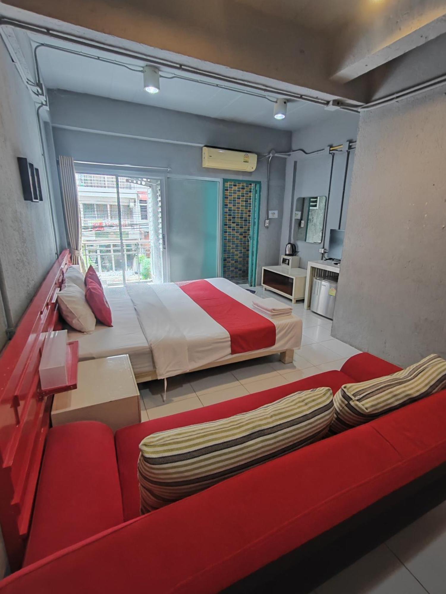 Madam Aparthotel *
